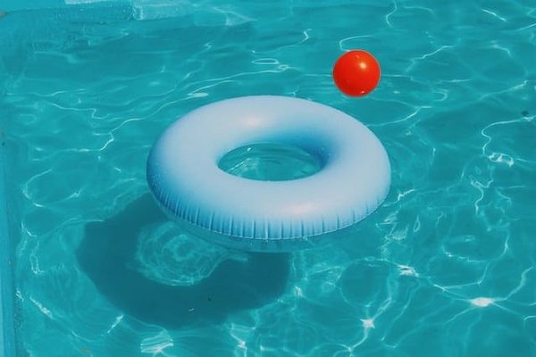 comment organiser une fête autour de votre piscine